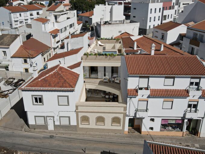 Land to build in central Lagoa, Algarve 1