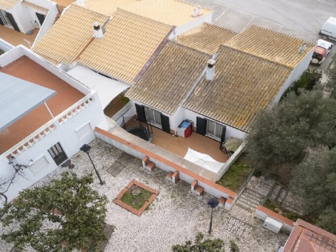 Renovated 2 bed townhouse with Espiche, Luz, Algarve 1