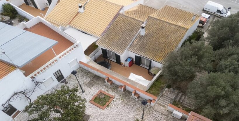 Renovated 2 bed townhouse with Espiche, Luz, Algarve 1