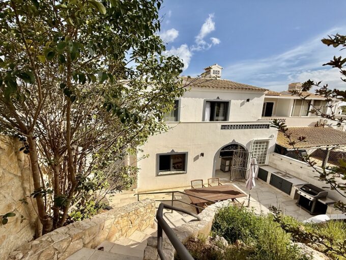 Stylish 3 bed townhouse with a carport in Loule, Algarve 1