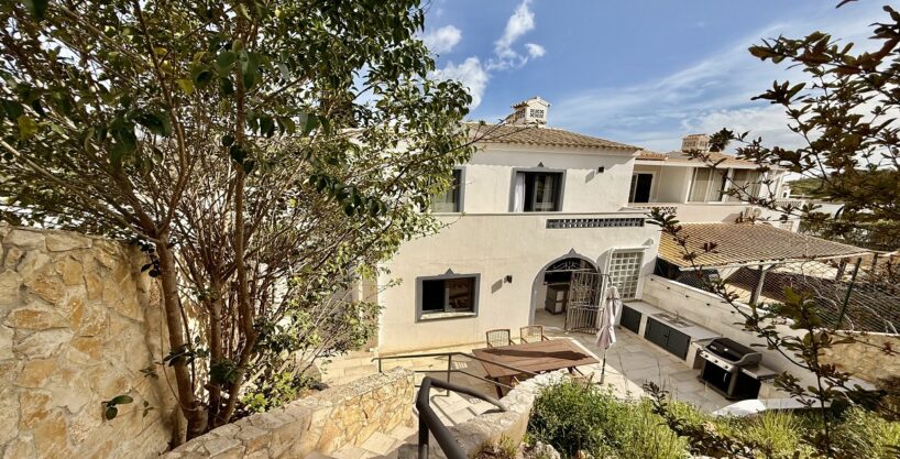 Stylish 3 bed townhouse with a carport in Loule, Algarve 1