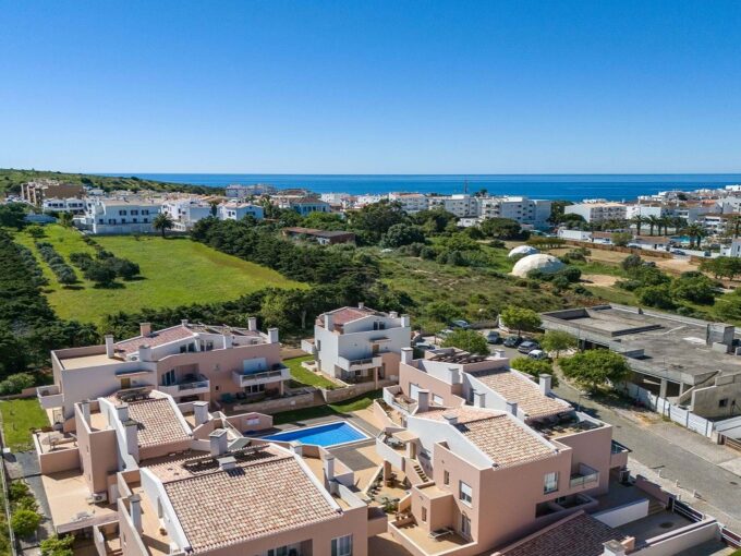 2 Bed Apartment with pool for sale in Burgau, West Algarve 2