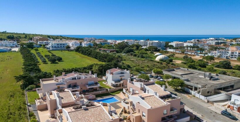 2 Bed Apartment with pool for sale in Burgau, West Algarve 2
