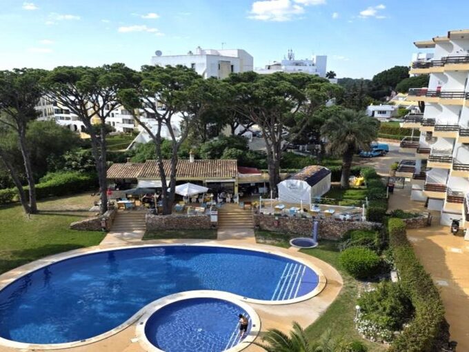 2 bed apartment with pool in Vilamoura, Algarve 1