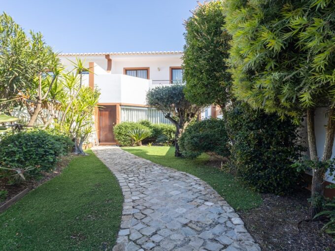 2 bed townhouse for sale in Quinta do Lago, Algarve 1