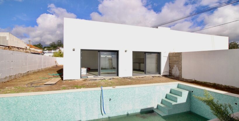 3 bed semi detached villa with pool in Sao Bras, Algarve 1