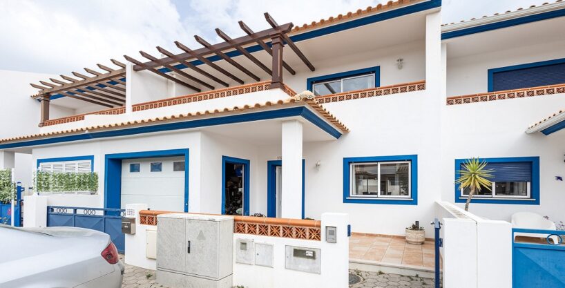 3 bed townhouse with garage in Burgau, Algarve 1