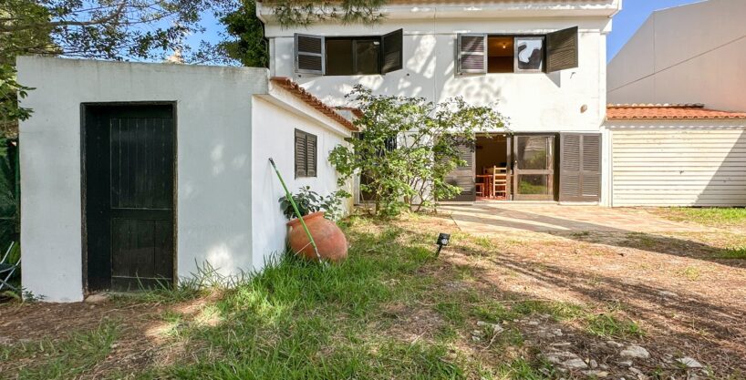 3 bed villa for renovation in Vilamoura, Algarve 1