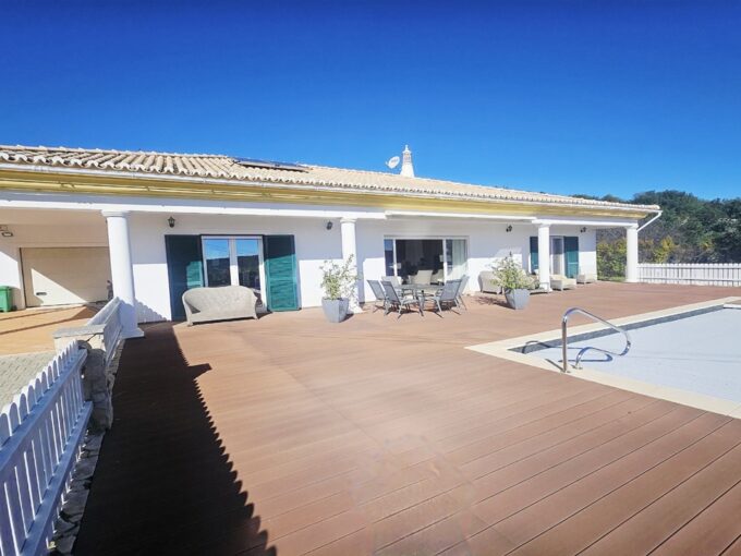 3 bed villa with great views in Loule, Algarve 1