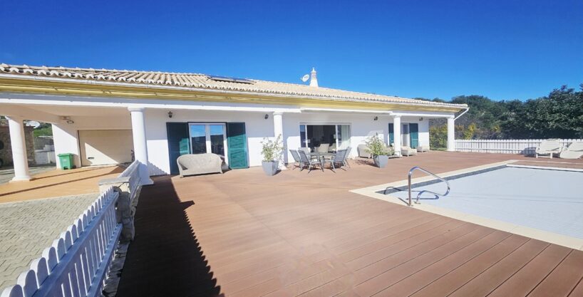 3 bed villa with great views in Loule, Algarve 1