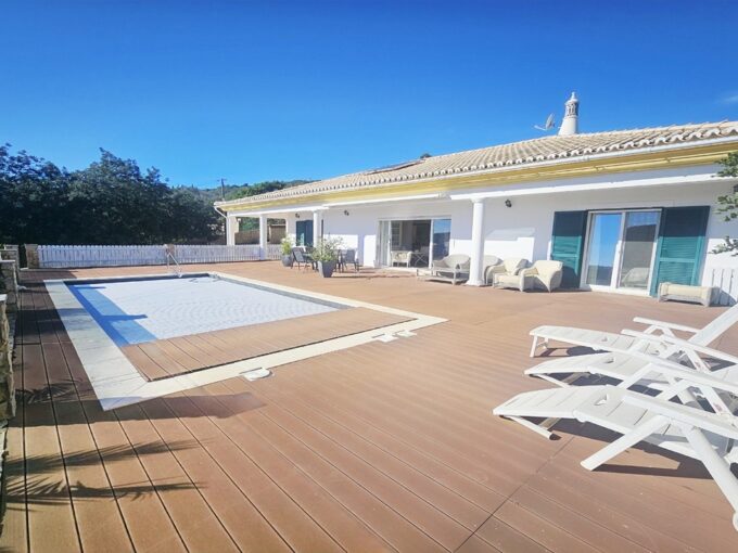3 bed villa with great views in Loule, Algarve 3