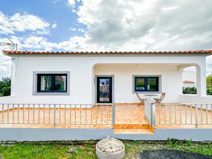 4 bed house with garden in Almancil