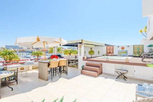 5 bed penthouse for sale on Vilamoura marina, Algarve 1