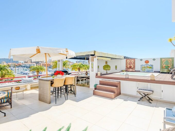 5 bed penthouse for sale on Vilamoura marina, Algarve 1