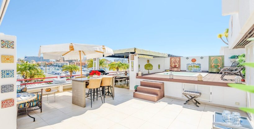5 bed penthouse for sale on Vilamoura marina, Algarve 1