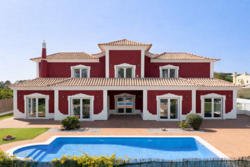 5 bed villa for sale in Quarteira, Algarve 1