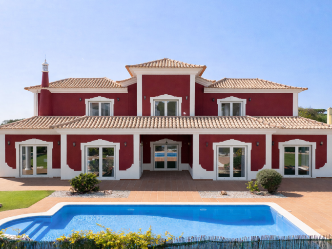 5 bed villa for sale in Quarteira, Algarve 1