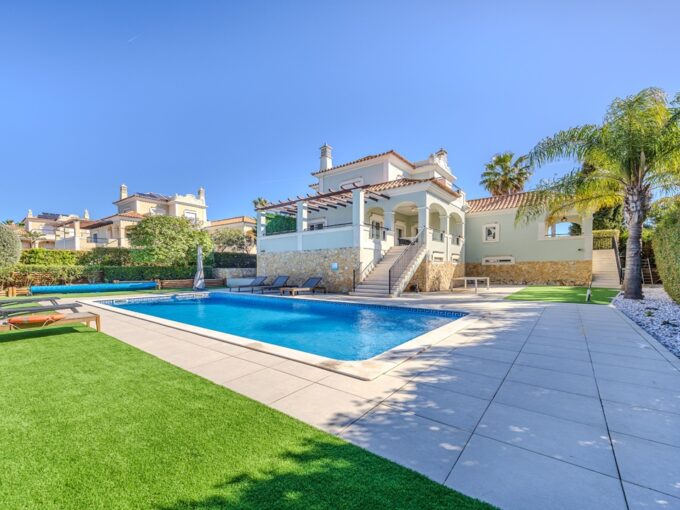 5 bed villa for sale on The Crest, Almancil, Algarve 1