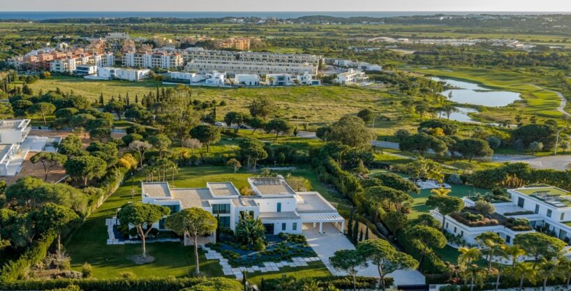 8 bed luxury villa in Pinhal Velho, Vilamoura, Algarve 3
