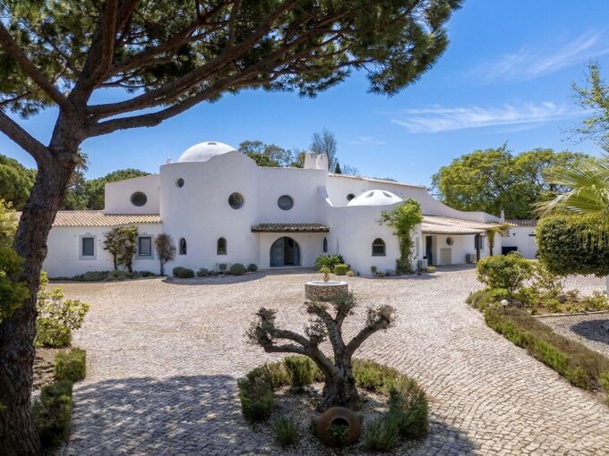 8 bed villa with land in Valverde, Quinta do Lago, Algarve 2