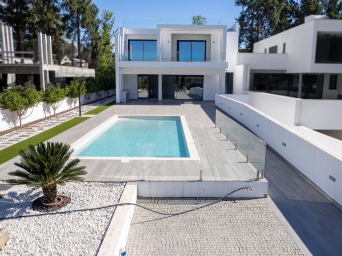 Brand new modern style villa for sale in Vilamoura, Algarve 1
