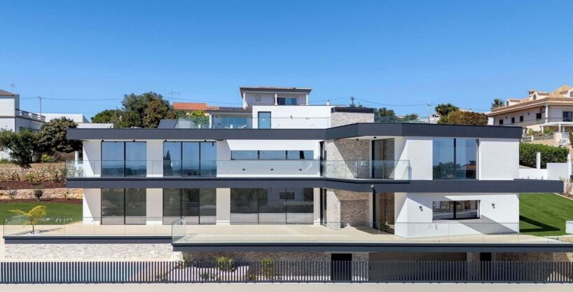 Brand new villa for sale in Almancil 1