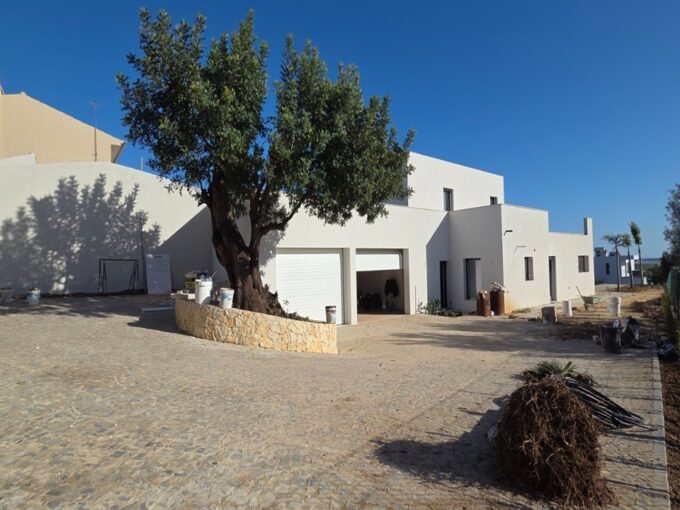 Brand new villa in Vale Formoso, Almancil 1