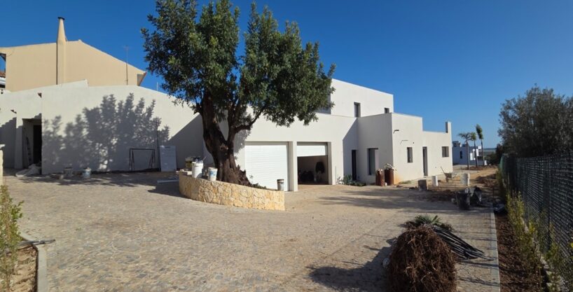 Brand new villa in Vale Formoso, Almancil 1