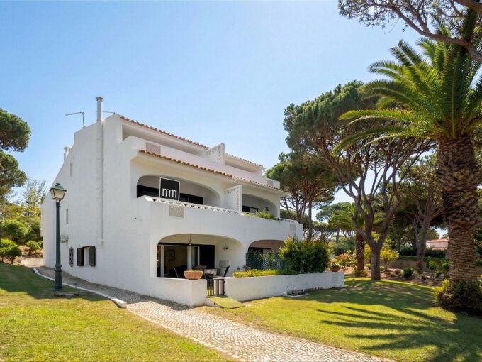Ground floor renovated 2 bed apartment for sale in Vale do Lobo, Algarve 1