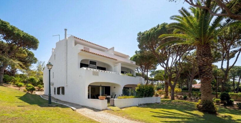 Ground floor renovated 2 bed apartment for sale in Vale do Lobo, Algarve 1