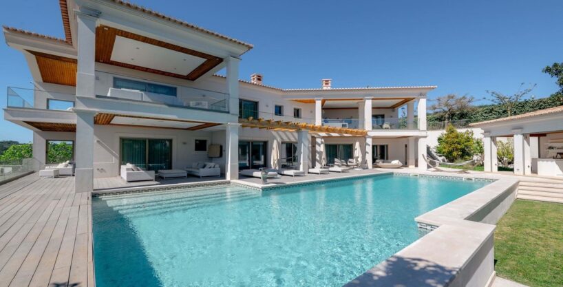 Luxury sea view golf villa in West Algarve for sale 1