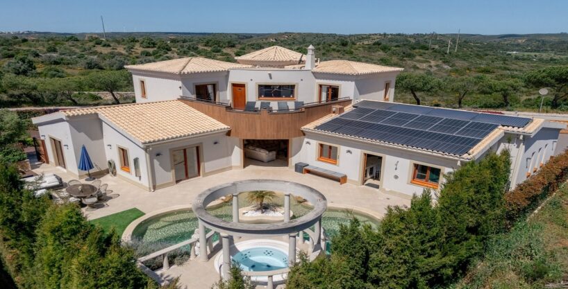 Luxury villa in Alma Verde, Burgau, West Algarve 1