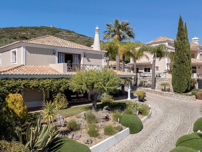 Main villa and guest villa for sale in Santa Barbara de Nexe, Algarve 3