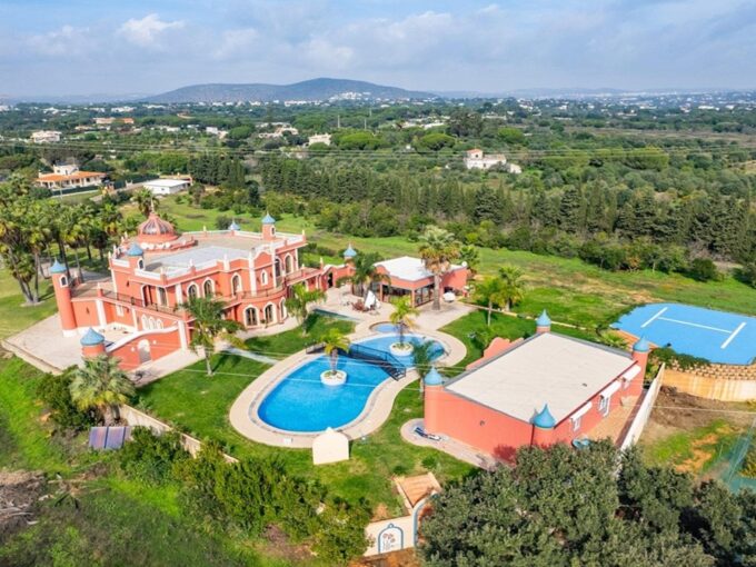 Majestic property estate in 5 hectares in Quarteira, Algarve 1