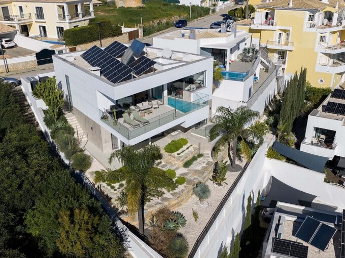 Modern 3 bed villa for sale in Lagos, Algarve 1