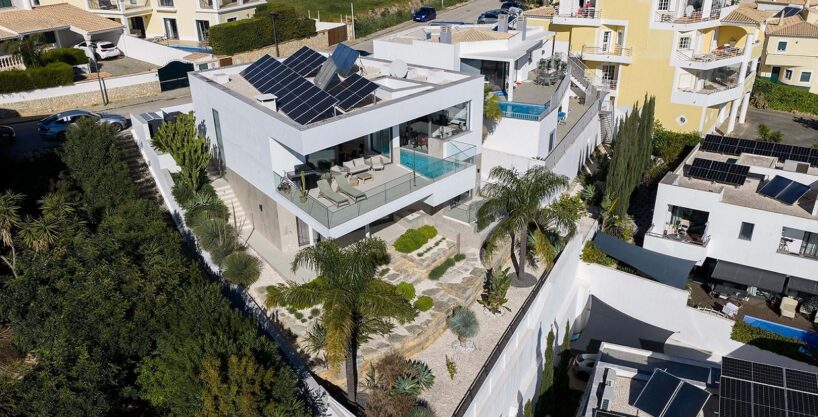 Modern 3 bed villa for sale in Lagos, Algarve 1