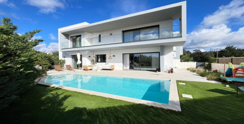 Modern 4 bed villa in Santa Barbara de Nexe, Algarve 1