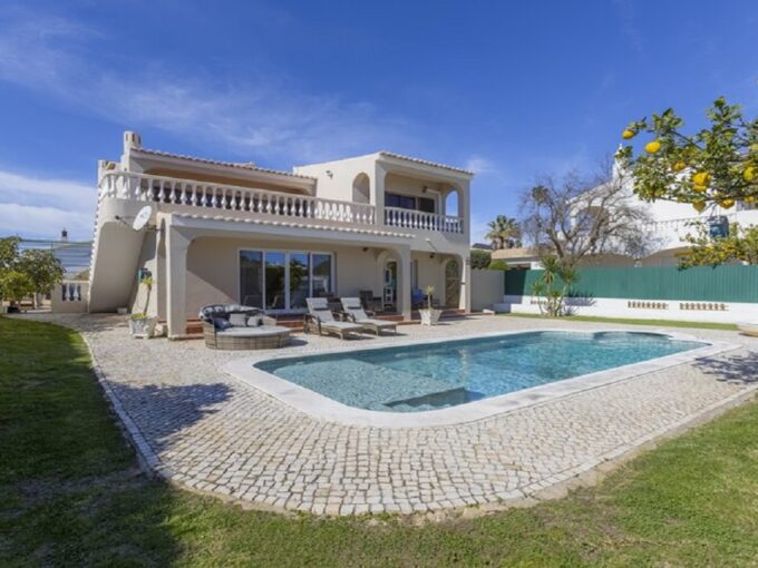 Renovated 3 bed villa with pool in Praia da Luz, Algarve 5