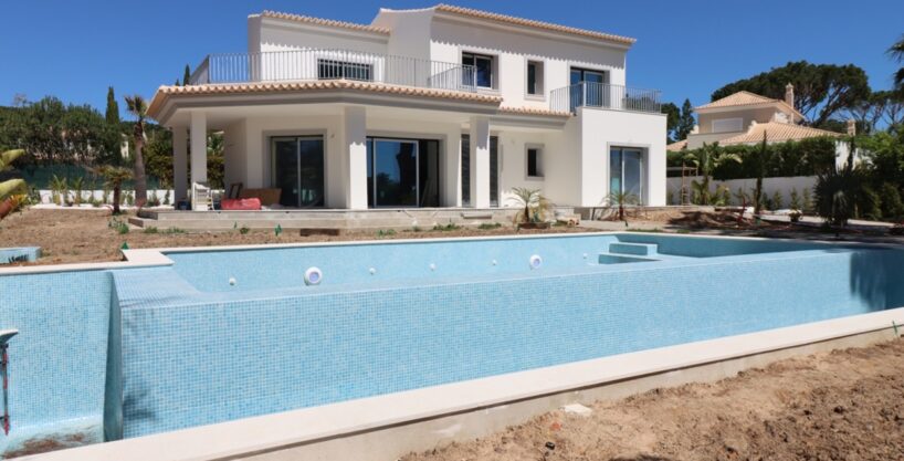 Renovated 4 bed villa for sale in Vilamoura 4