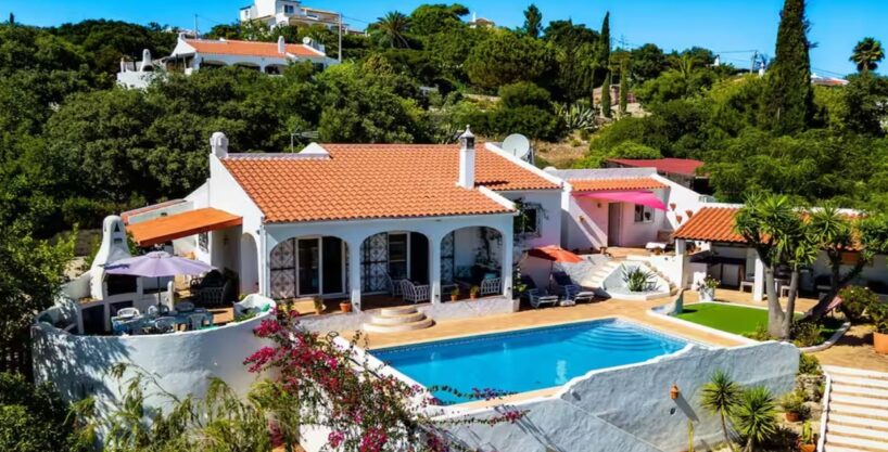 Sea view 4 bed villa for sale in Santa Barbara de Nexe, Algarve 1