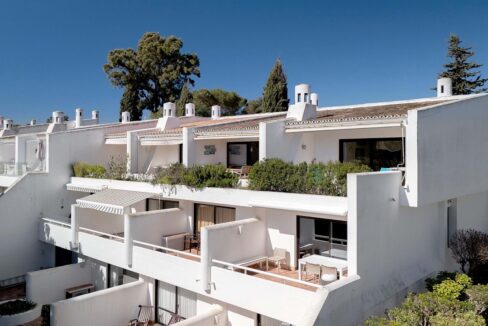Top floor 2 bed apartment for sale in Quinta do Lago, Algarve 1