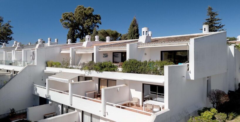 Top floor 2 bed apartment for sale in Quinta do Lago, Algarve 1