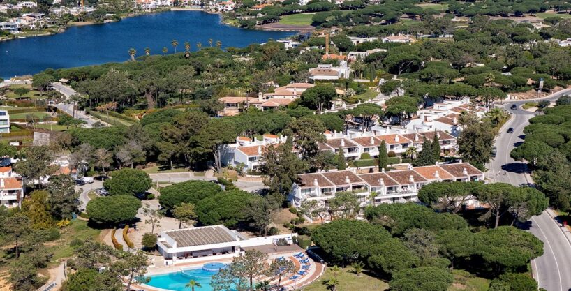 Top floor 2 bed apartment for sale in Quinta do Lago, Algarve 6