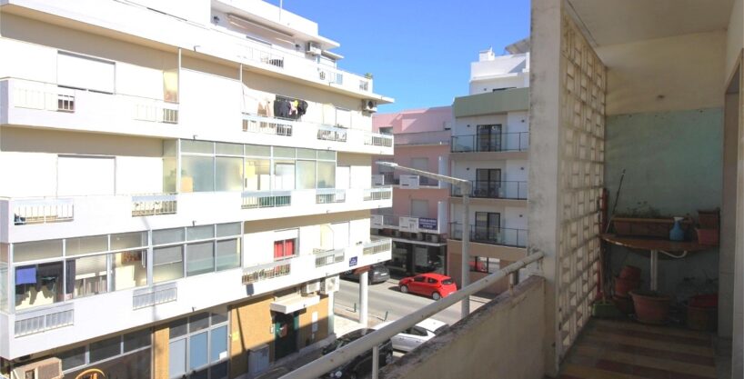 Top floor 2 bed apartment in Faro centre, Algarve 1