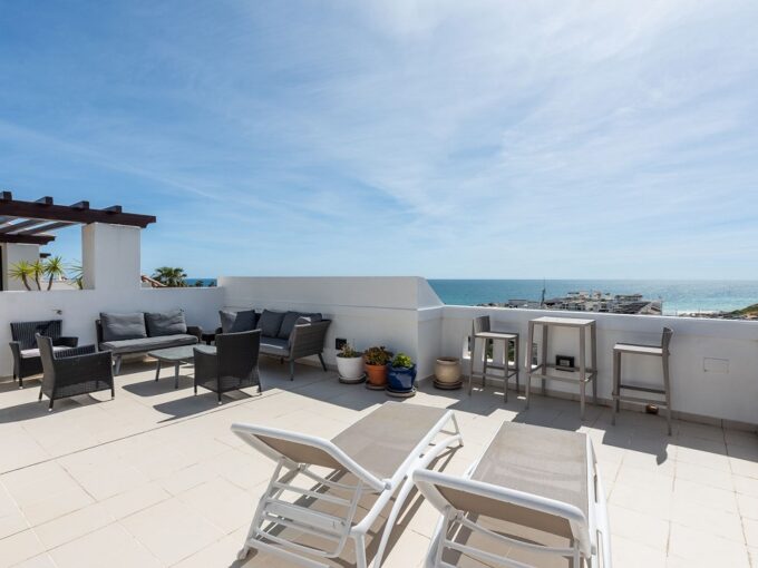 Top floor ocean view 2 bed apartment in Lagos, Algarve 3