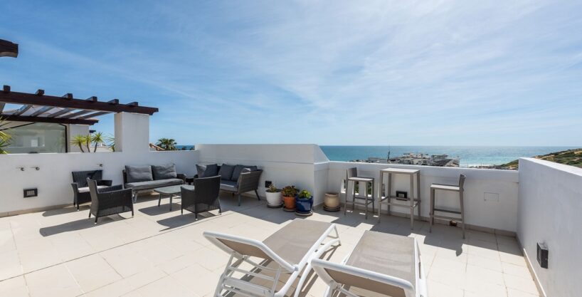 Top floor ocean view 2 bed apartment in Lagos, Algarve 3