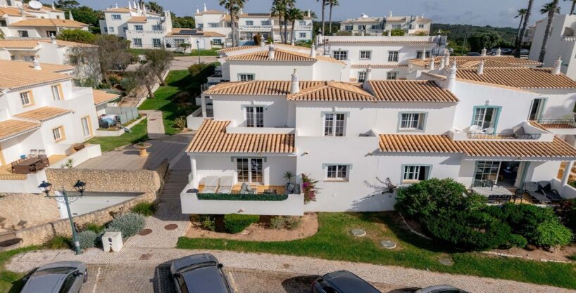 West Algarve 3 bed sea view townhouse in Budens 1