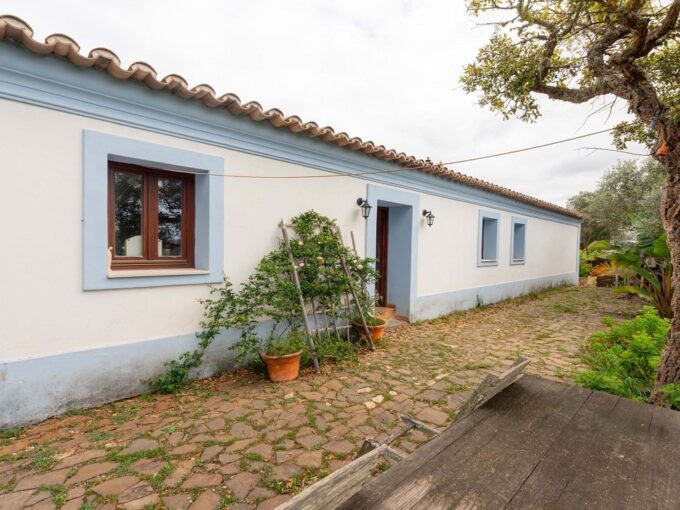 West Algarve farmhouse with 15 hectares for sale 1