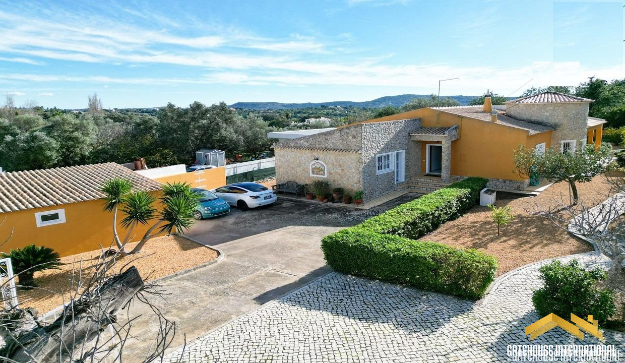 detached single storey villa for sale in Loulé 1