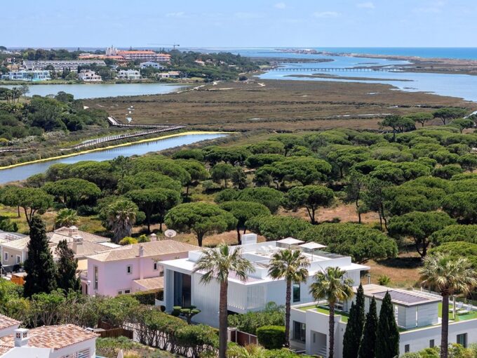 luxury villa in Quinta das Salinas